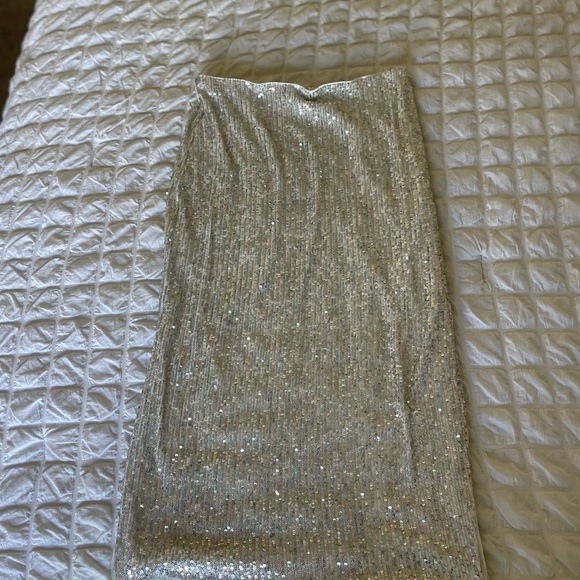 Walter Baker Crista  silver sequin midi skirt - Picture 5 of 11